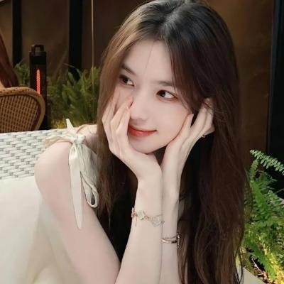 人气爱豆私下抽烟，整整一周内幕曝光，经纪人连夜公关